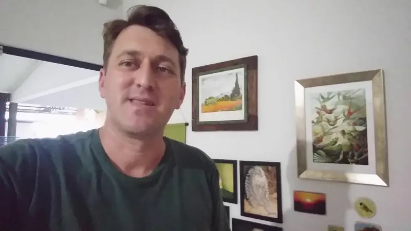 Valdir Hobus no vídeo de depoimento
